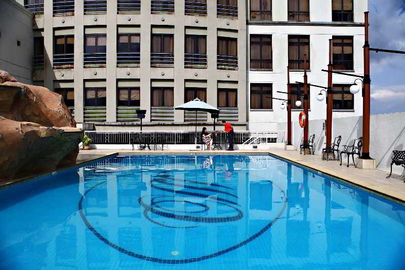 The Apartments At Merdeka Palace Hotel Kuching Extérieur photo